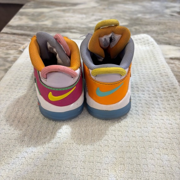 Nike Air More Uptempo Kids Shoes - Picture 4 of 7